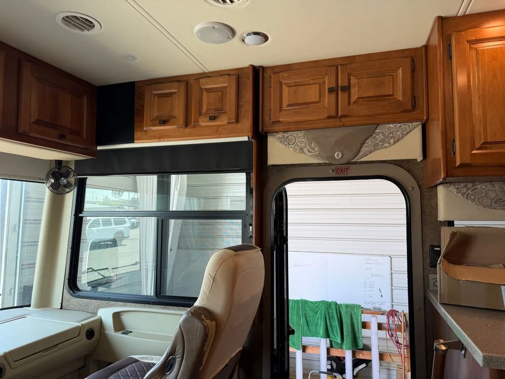 Used 2014  Tiffin  image 119