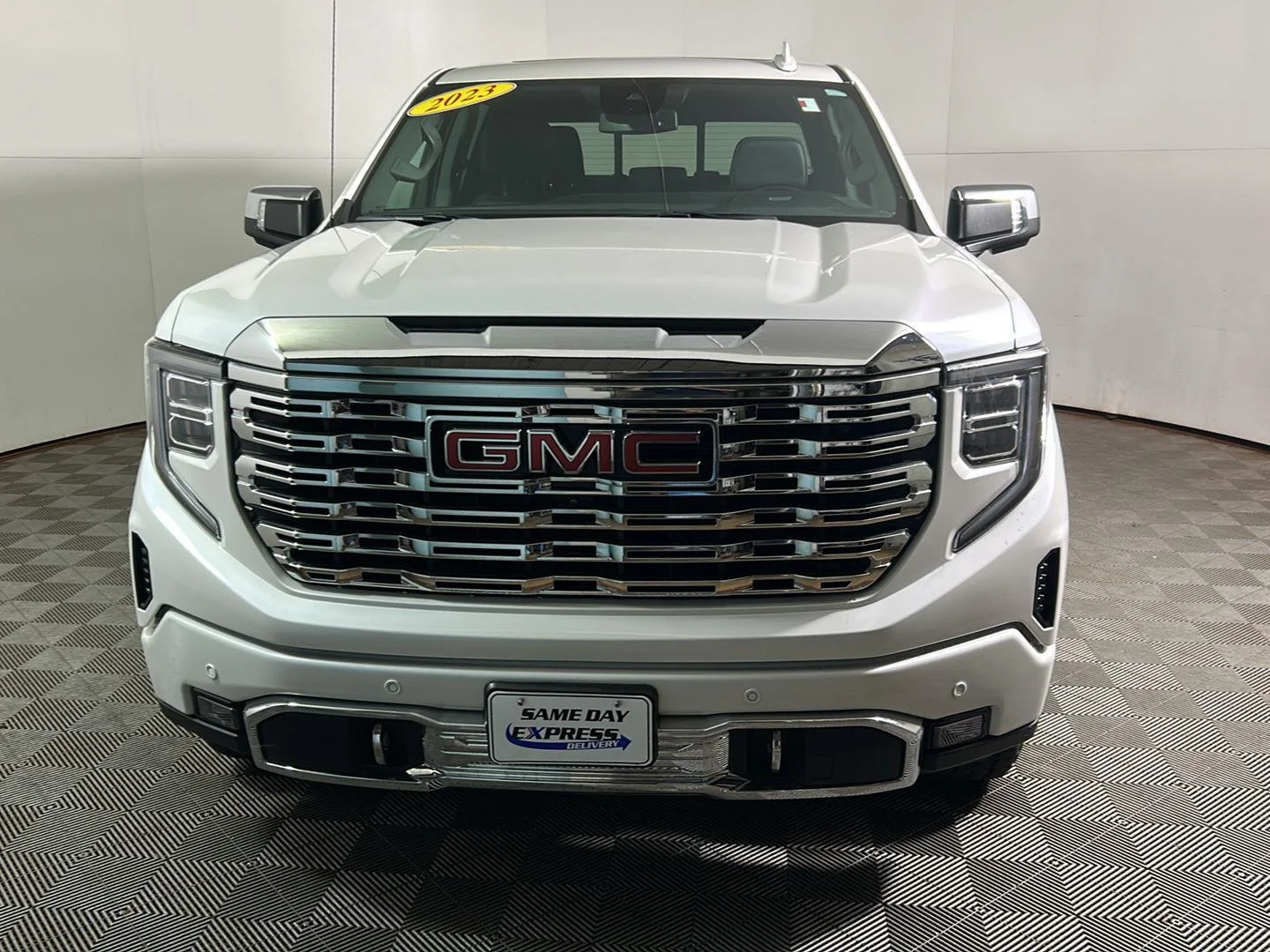 Used 2023 White Frost Tricoat GMC Denali image 12