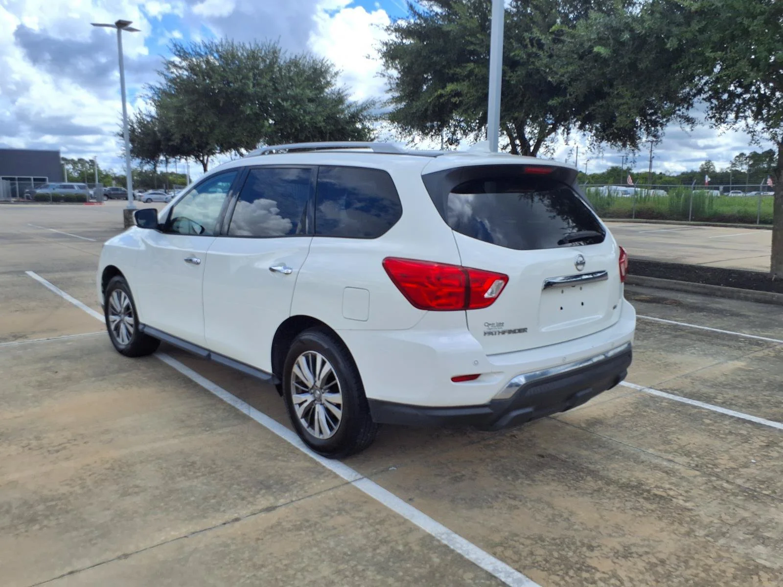 Used 2019 Nissan Pathfinder SV with VIN 5N1DR2MN4KC633042 for sale in Friendswood, TX