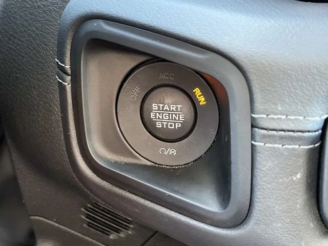 Used 2025 Blue Jeep Sahara image 33