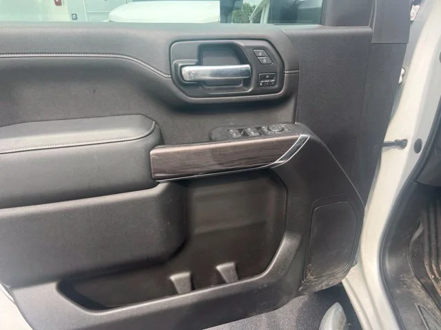 Used 2022 SUMMIT WHITE Chevrolet LTZ image 27