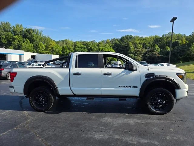 Used 2018 White Nissan SL image 9