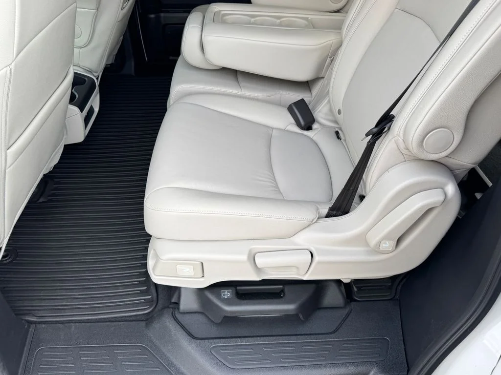 Used 2025 White Honda EX-L image 12