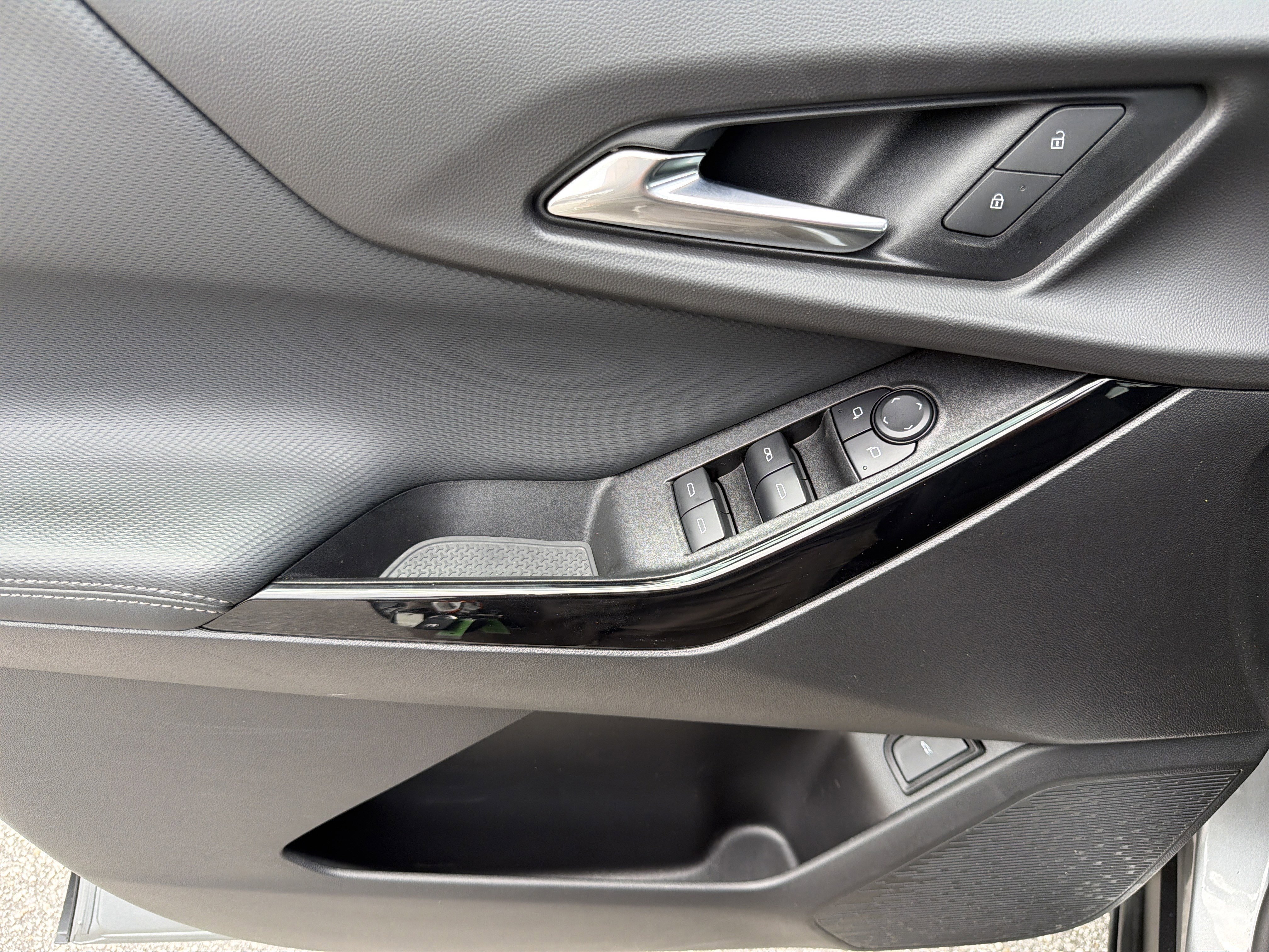 Used 2025 Sterling Gray Metallic Chevrolet LT image 20