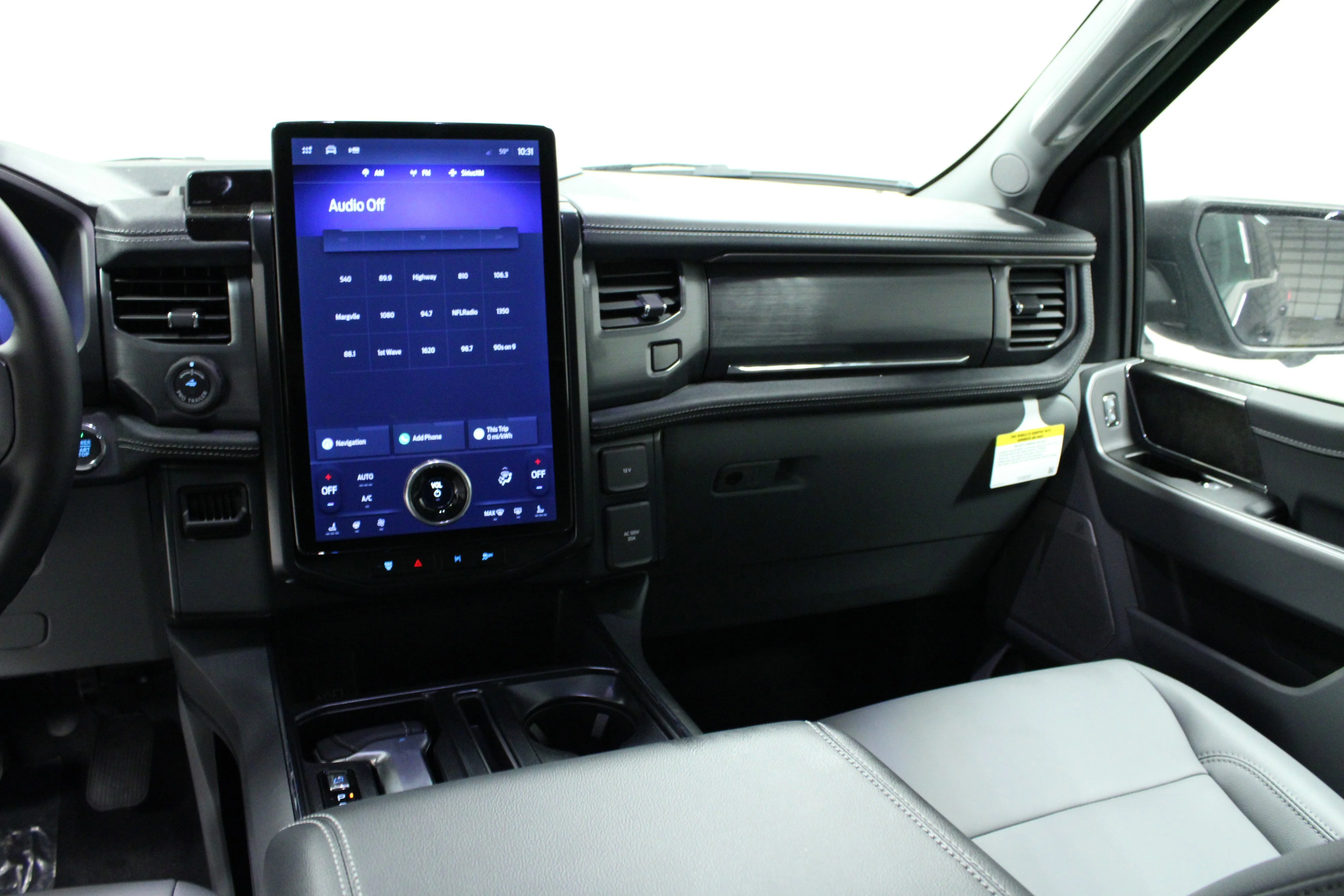 2025 Ford F-150 Lightning Flash - Photo 19