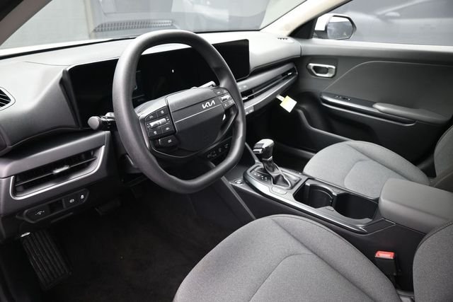 Used 2025 White Kia LXS image 18