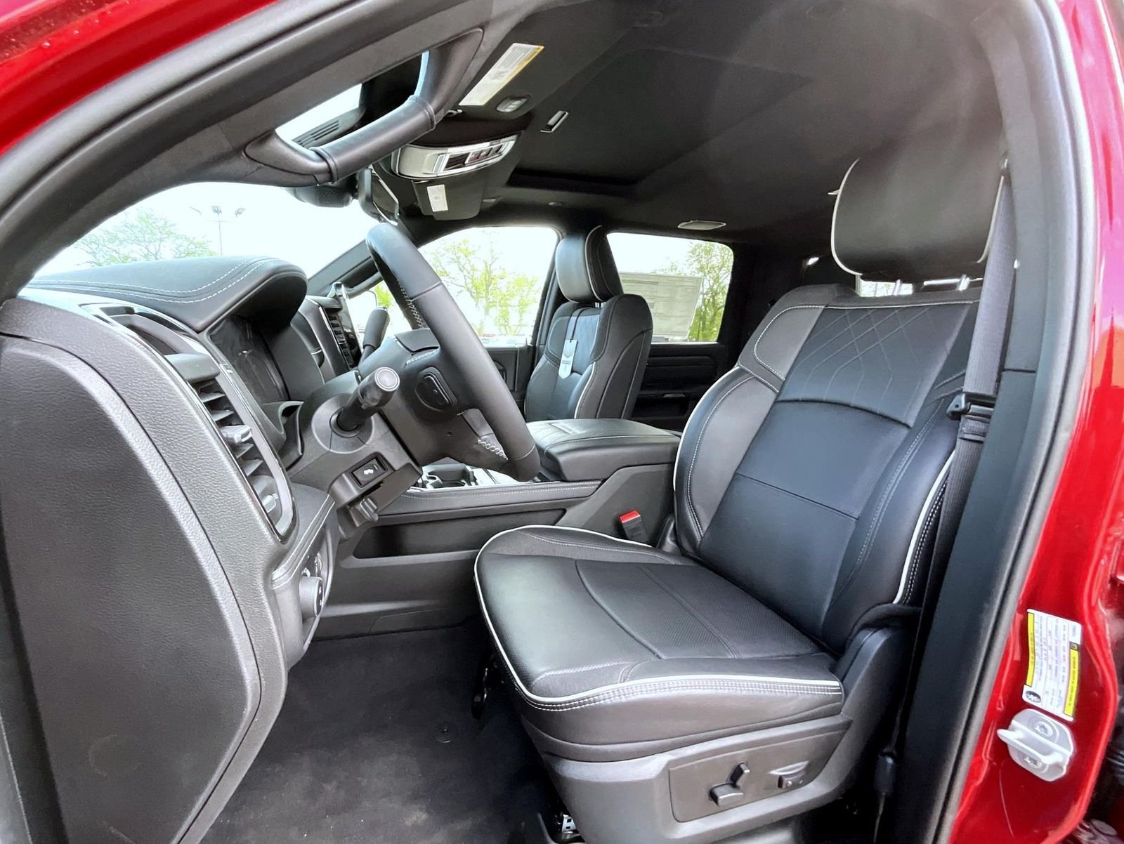 New 2026 Molten Red Pearl-Coat Exterior Paint RAM Limited image 10