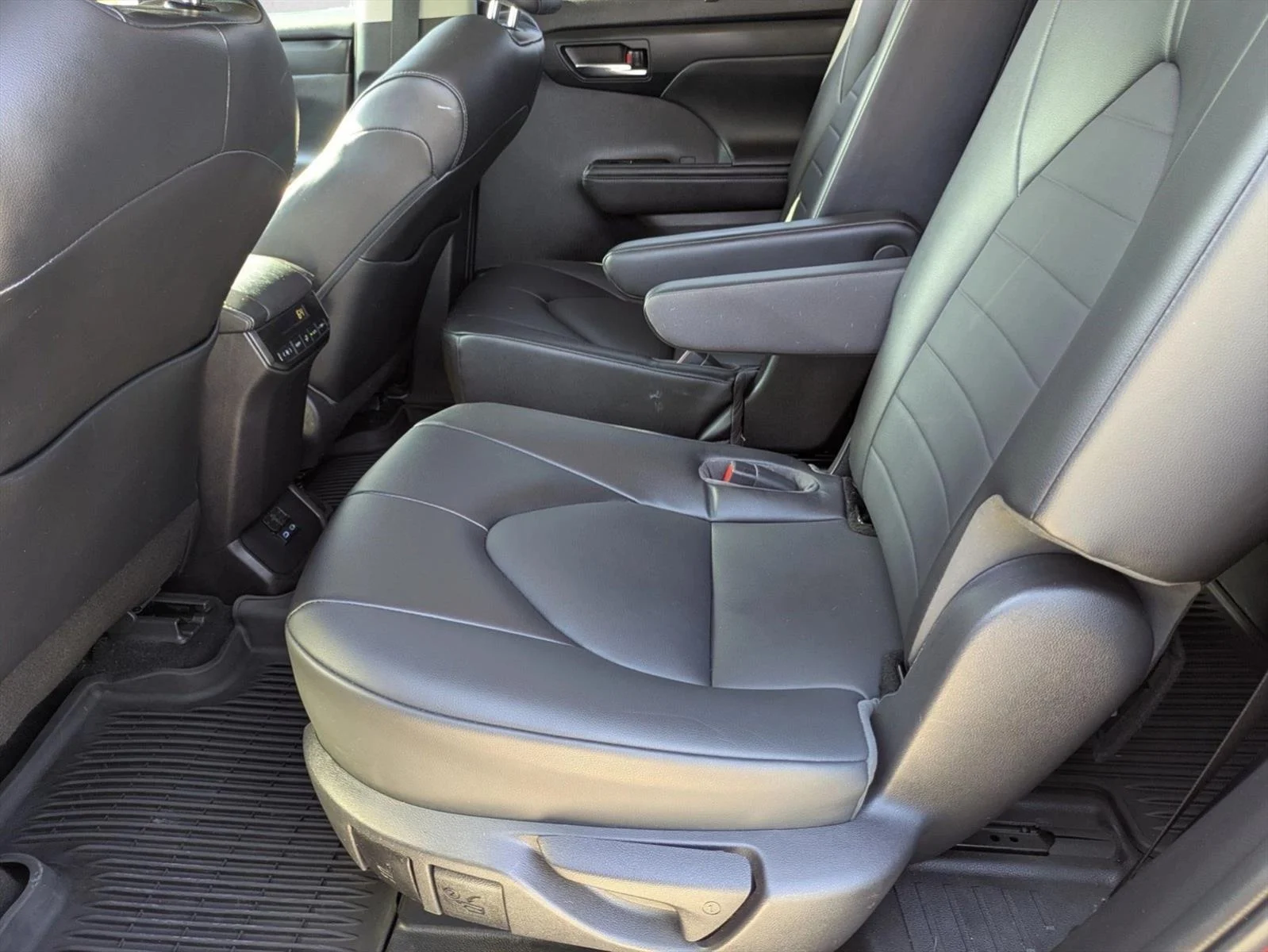 Used 2022 Ruby Flare Pearl Toyota XLE image 19