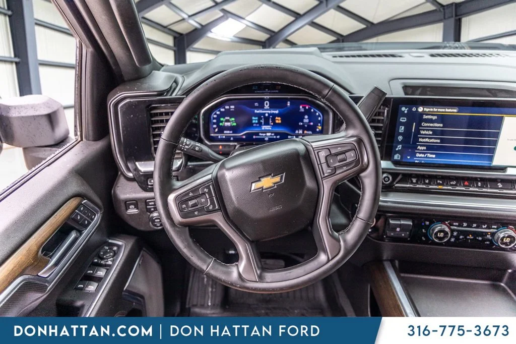 Used 2025 White Chevrolet High Country image 6