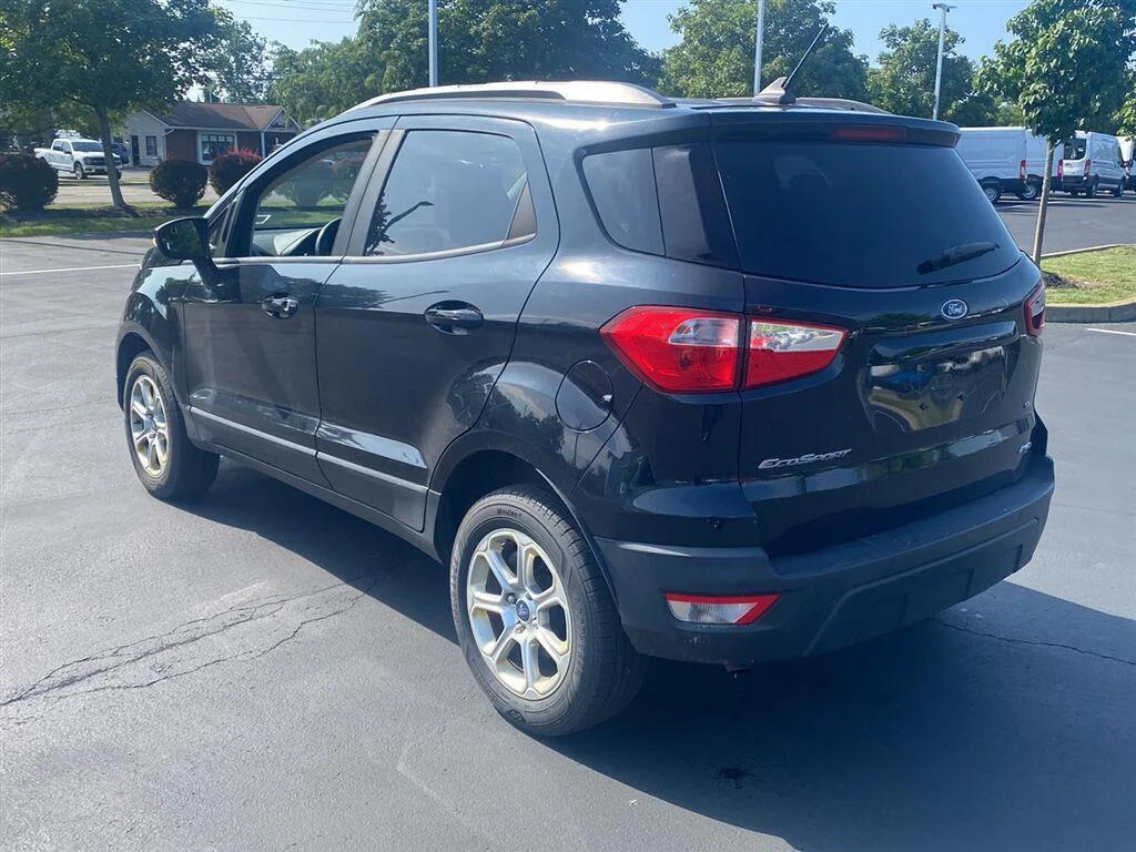 Used 2019 Shadow Black Ford SE image 9
