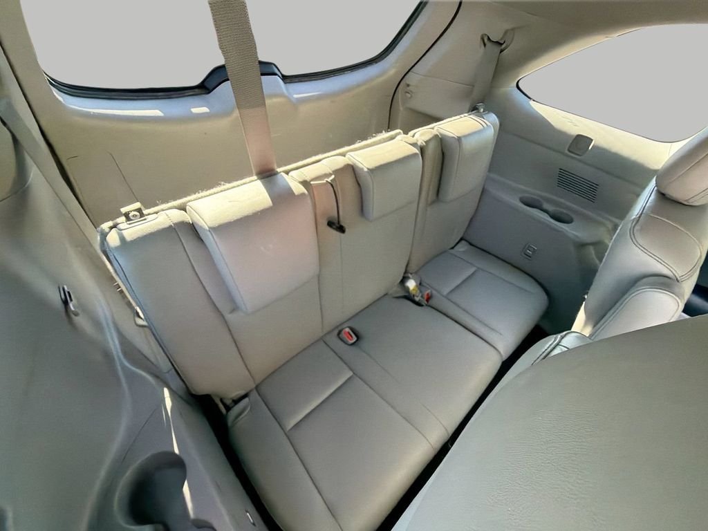 Used 2019 Silver Toyota XLE image 15