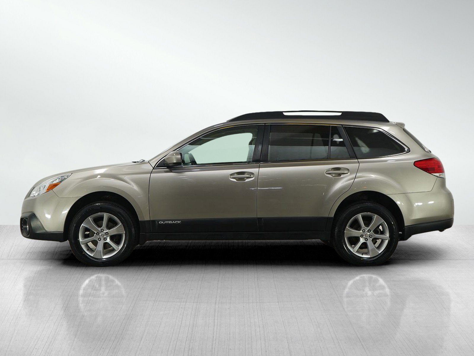 Used 2014 Subaru Outback 2.5i Limited with VIN 4S4BRCLC6E3327350 for sale in South Saint Paul, Minnesota