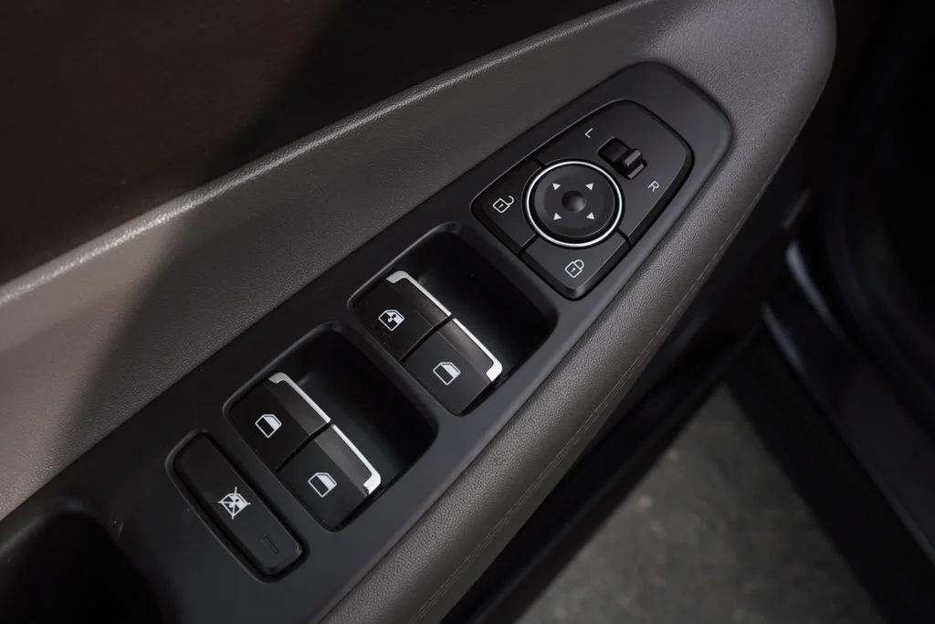 Certified Used 2020 Black Hyundai SE image 15