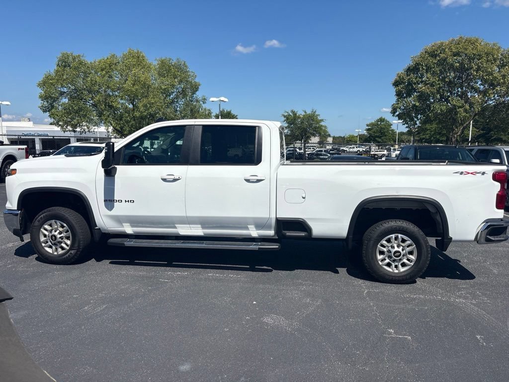 Used 2025 Summit White Chevrolet LT image 7