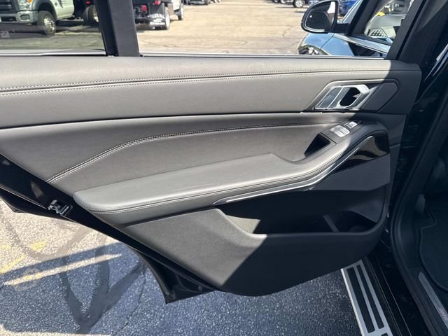 Used 2025 Black Sapphire Metallic BMW xDrive40i image 23