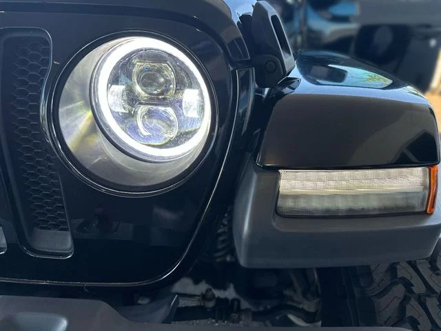 Used 2018 Black Jeep Unlimited Sahara image 9