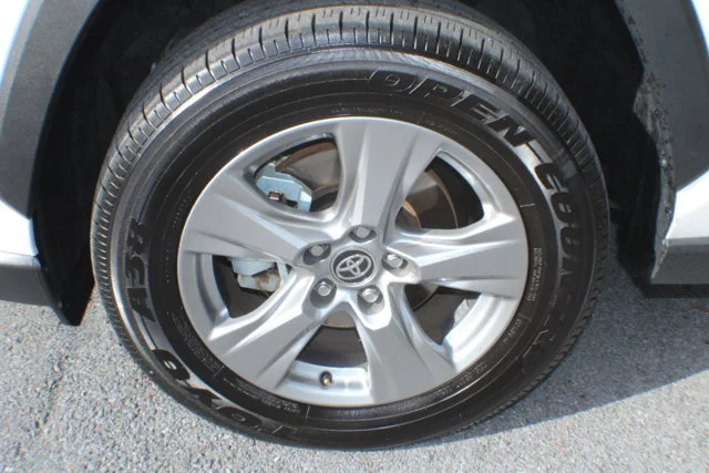 Used 2025 Ice Cap Toyota Hybrid LE image 5