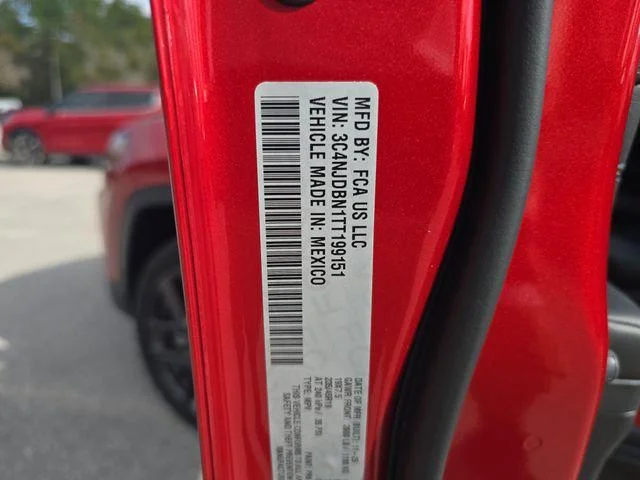 New 2026 Red Hot Pearl-Coat Exterior Paint Jeep Latitude image 28