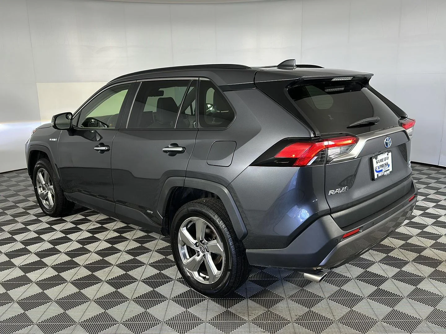 Used 2020 Magnetic Gray Metallic Toyota Limited image 25