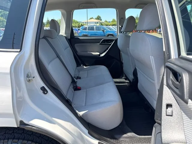 Used 2018 Crystal White Pearl Subaru 2.5i image 10