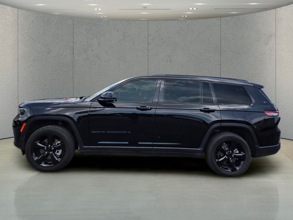 Used 2023 Black Jeep Altitude image 2