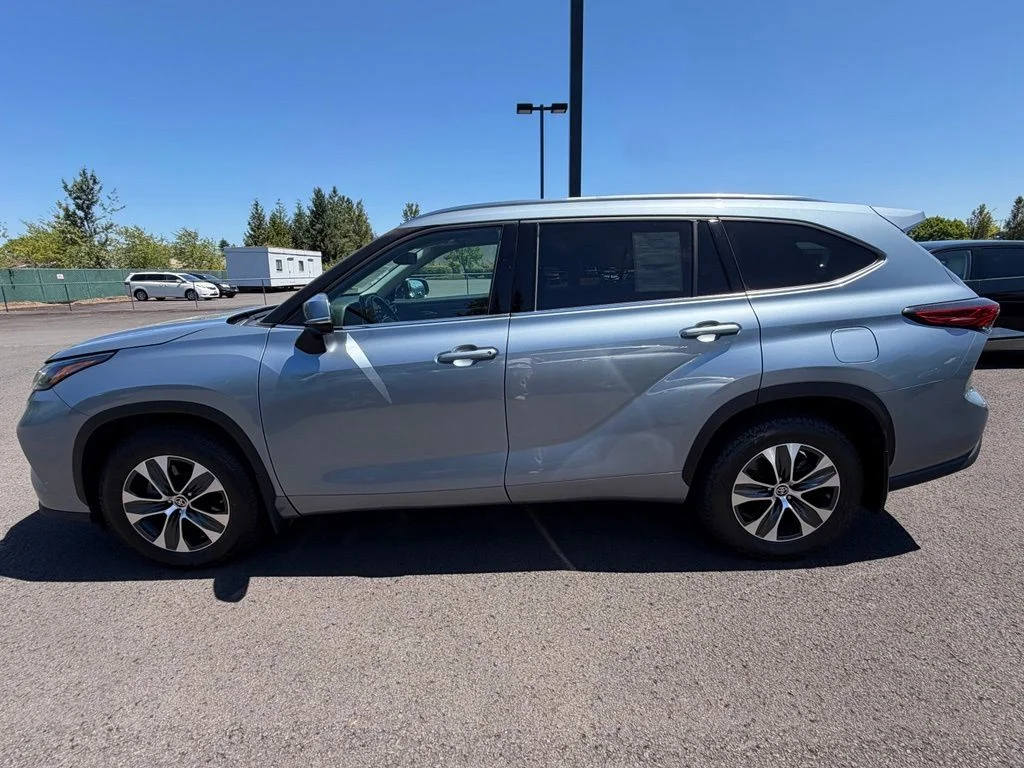 2021 Toyota Highlander XLE - Photo 8