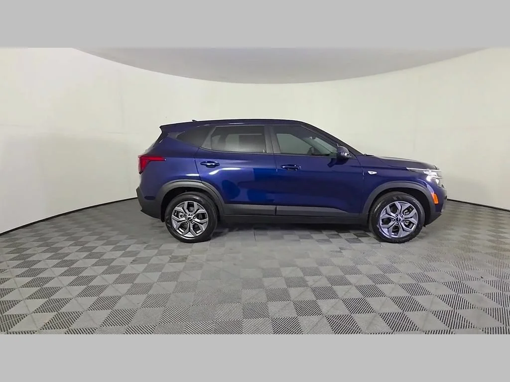 Used 2025 Dark Ocean Blue Kia LX image 37
