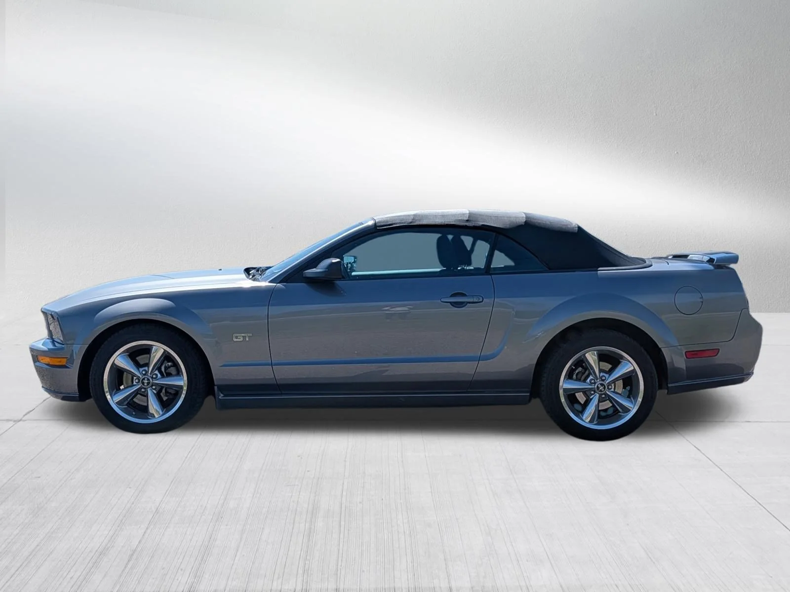Used 2006 Satin Silver Metallic Ford GT Premium image 4