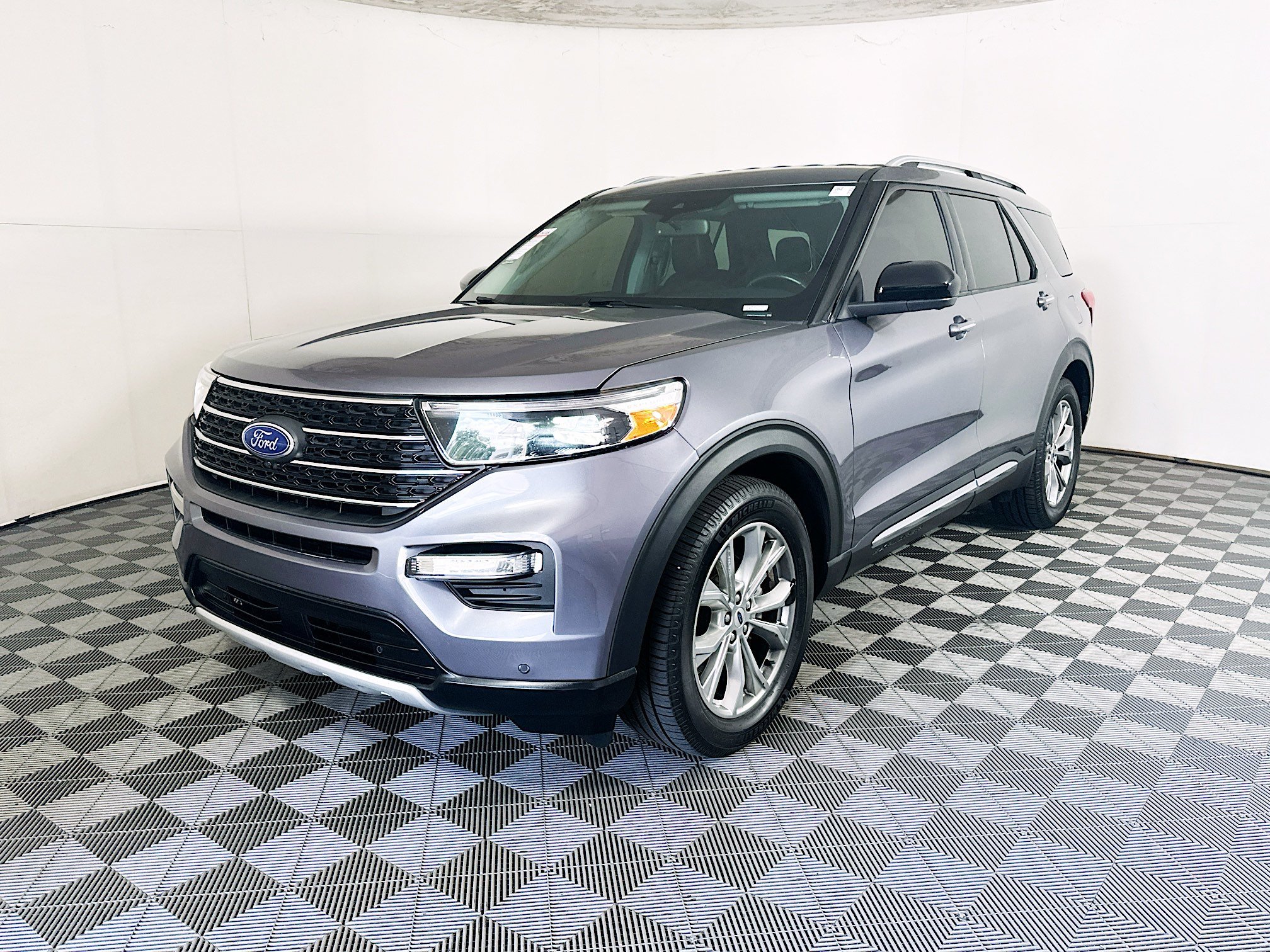 Used 2022 Gray Metallic Ford Limited image 7