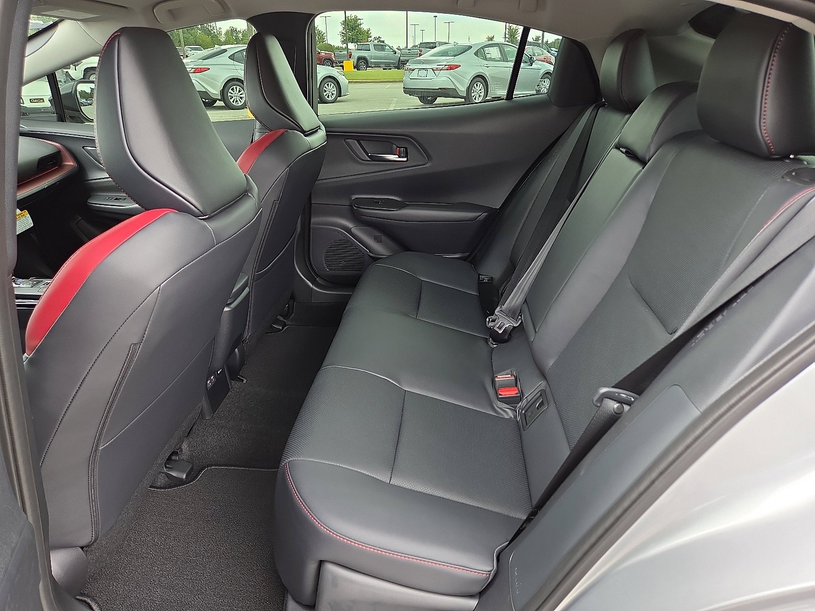 2026 Toyota Prius Plug-in Hybrid XSE - Photo 7