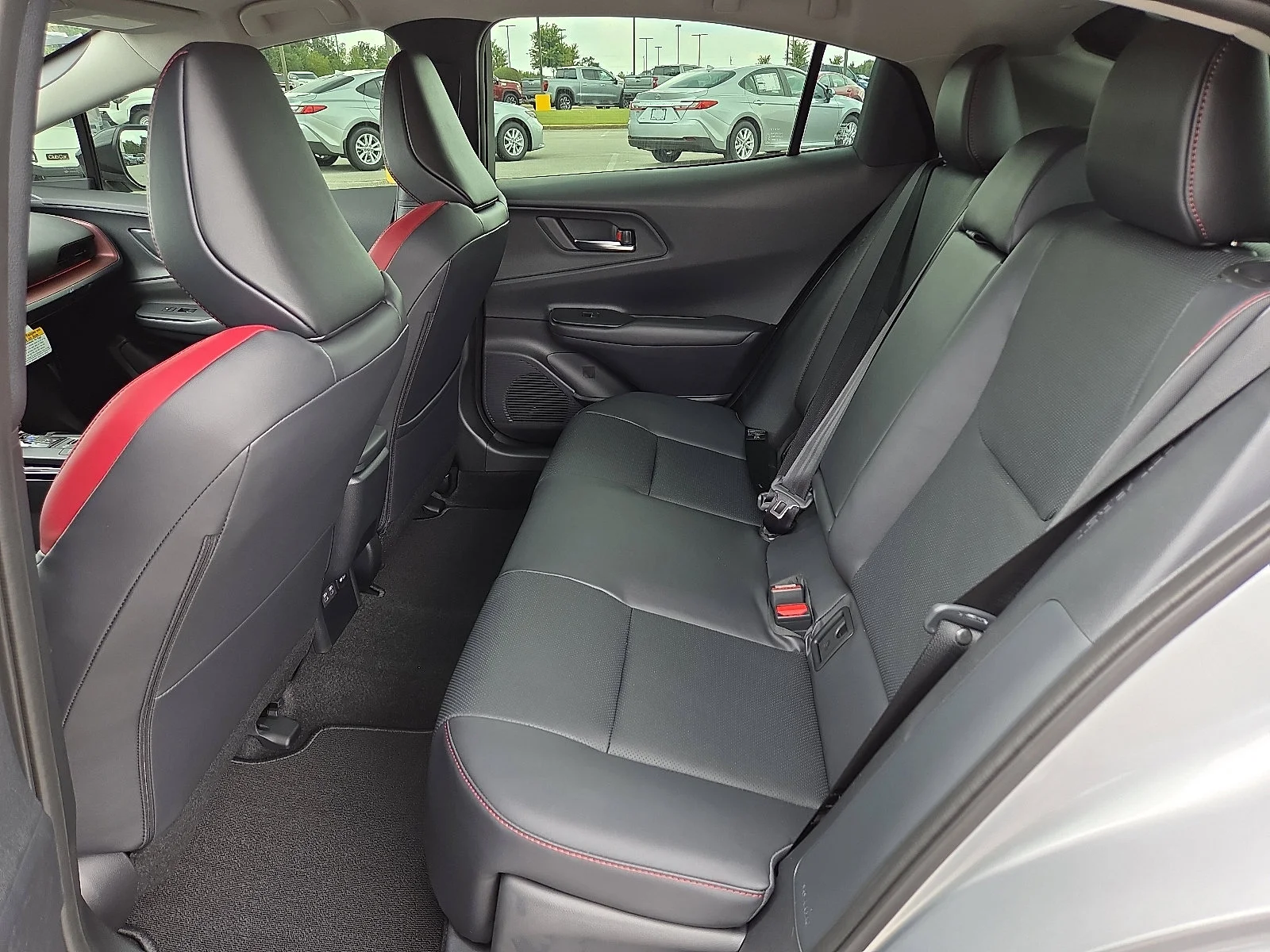 2026 Toyota Prius Plug-in Hybrid XSE - Photo 7