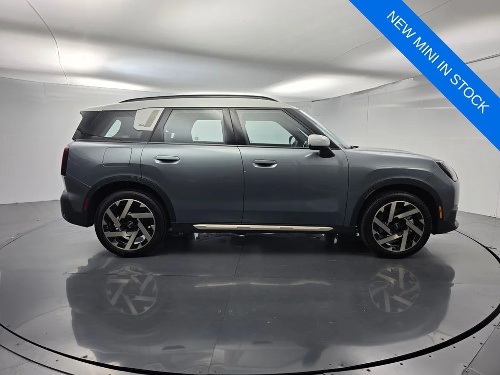 New 2027 Green MINI Signature Plus image 3
