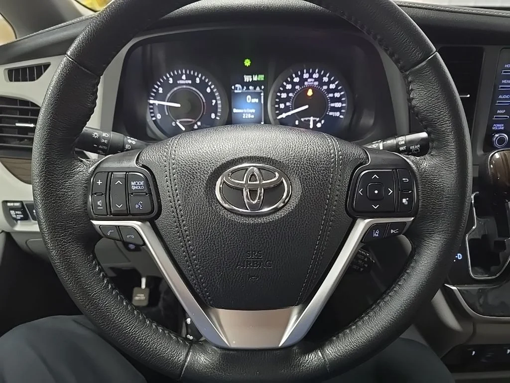 Used 2020 White Toyota XLE image 19