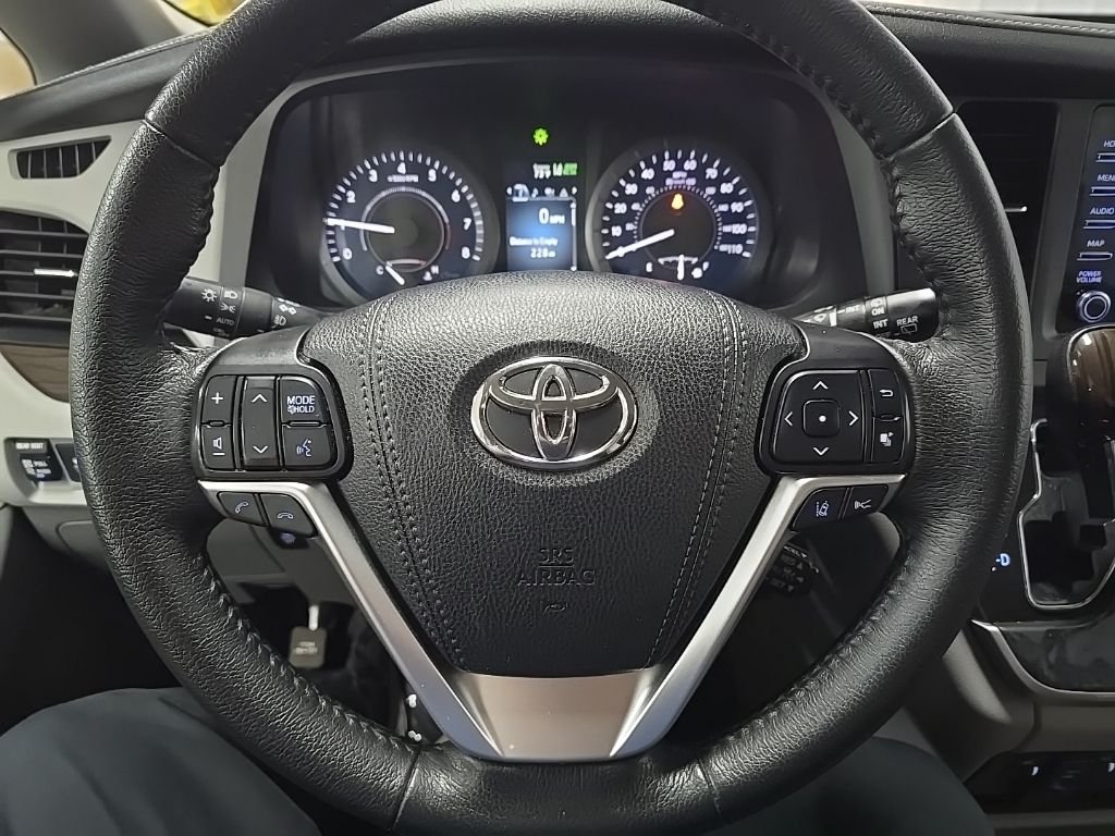 Used 2020 White Toyota XLE image 19