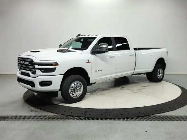 New 2026 Bright White Clear-Coat Exterior Paint RAM Laramie image 4