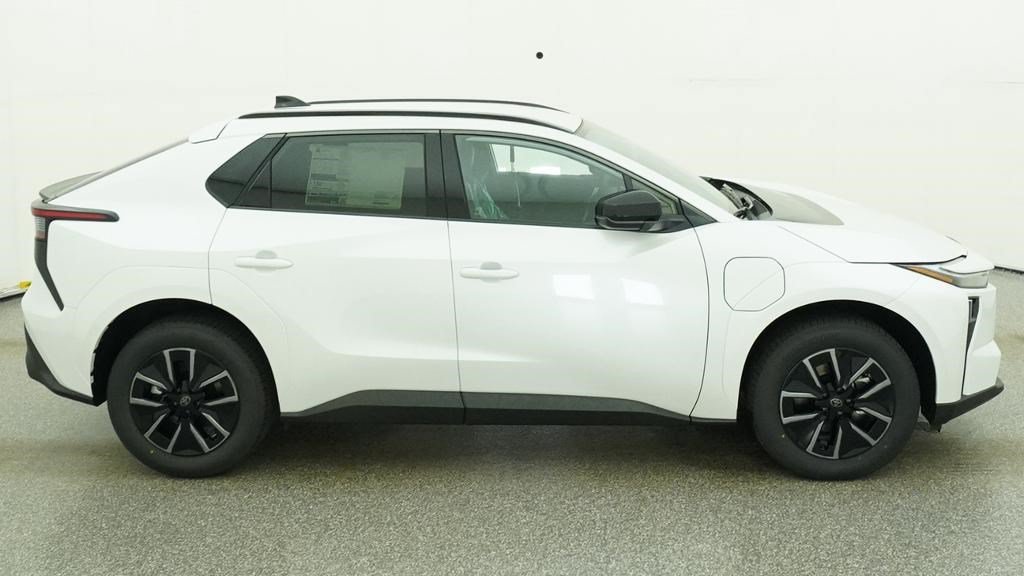 New 2026 Wind Chill Pearl <sup>1</sup> Toyota  XLE image 14
