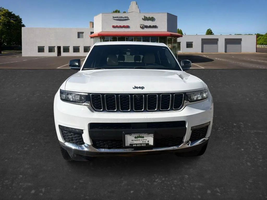Used 2023 Bright White Clearcoat Jeep Limited image 2