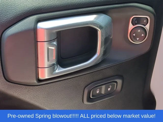 Used 2018 White Jeep Unlimited Sport S image 21