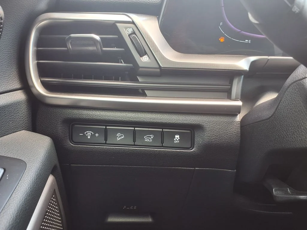 Used 2025 Black Kia S image 38