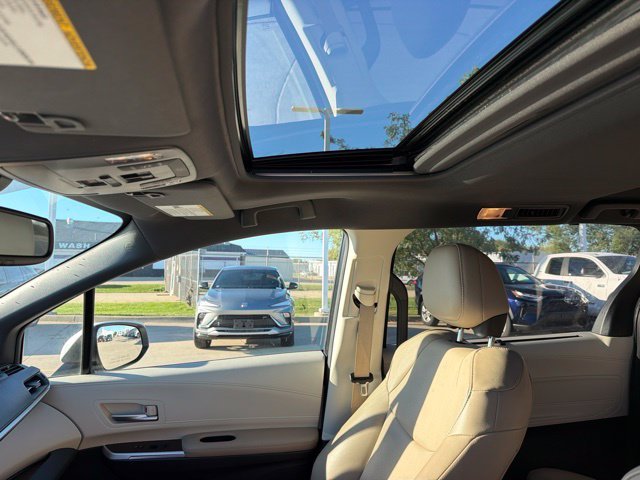 Used 2022 Beige Toyota XLE image 7