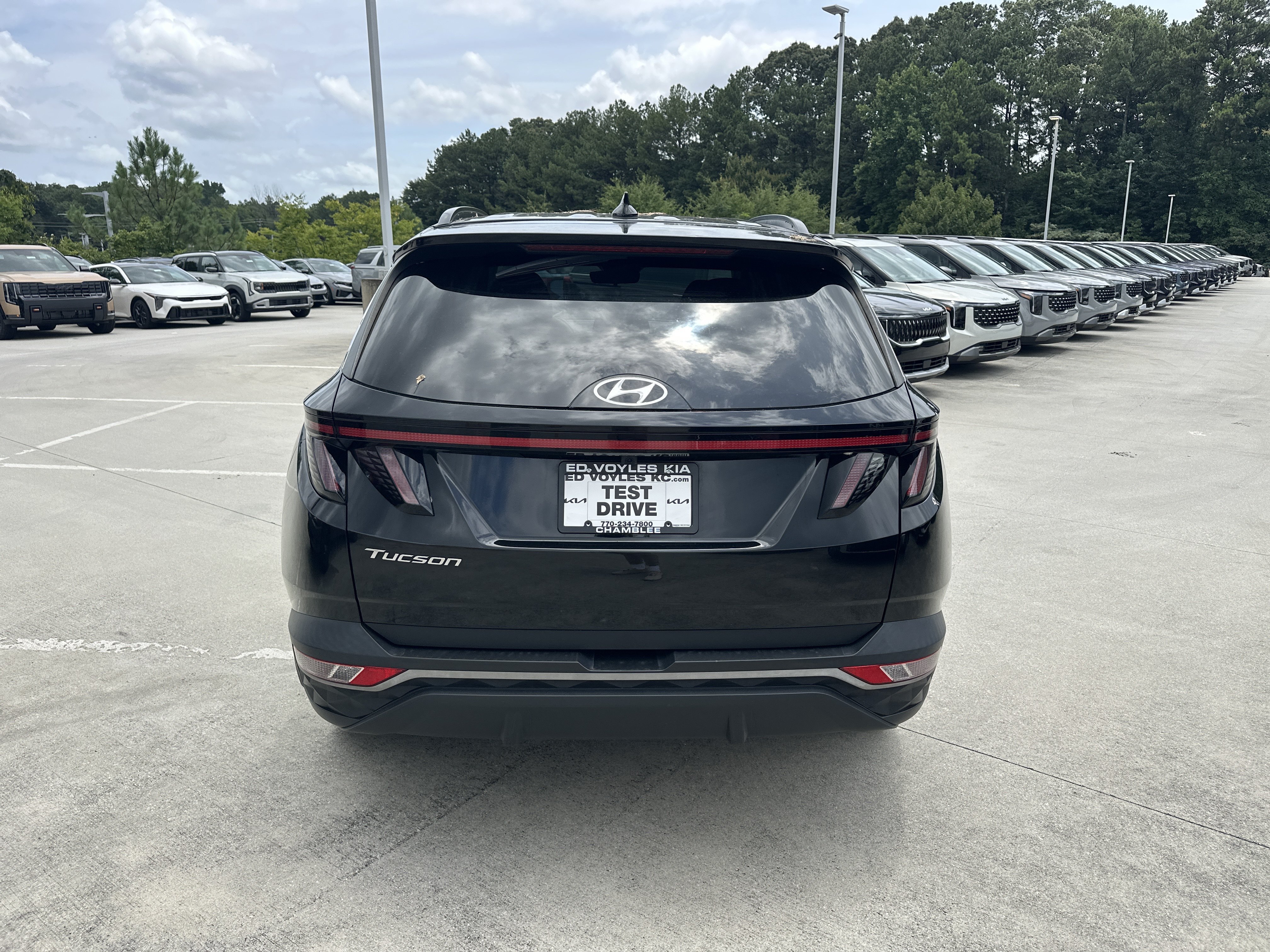 Used 2022 Phantom Black Hyundai SEL image 7