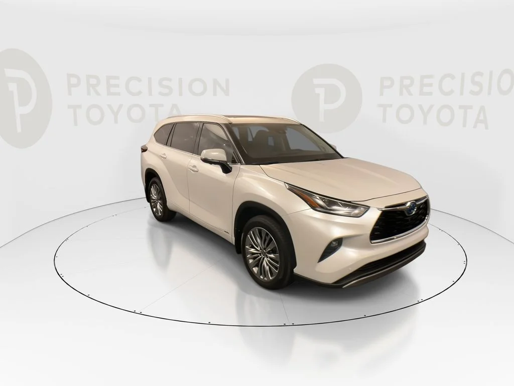 Used 2024 Pearl Toyota Platinum image 3