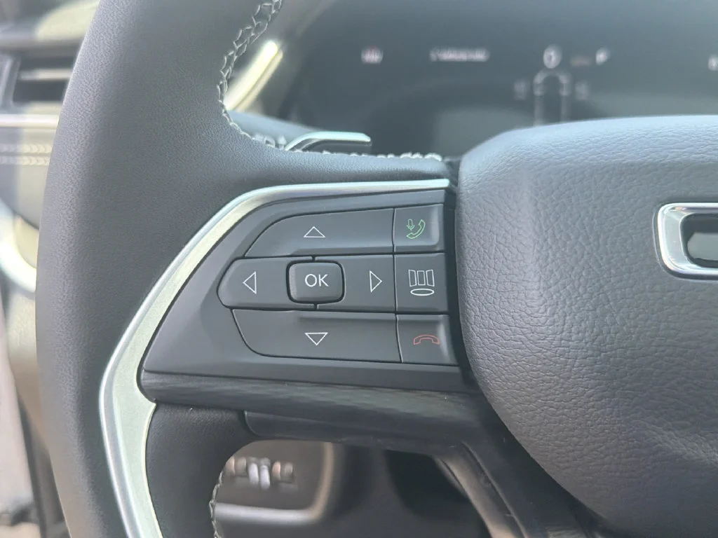 New 2026 Silver Zynith Exterior Paint Jeep Laredo X image 17
