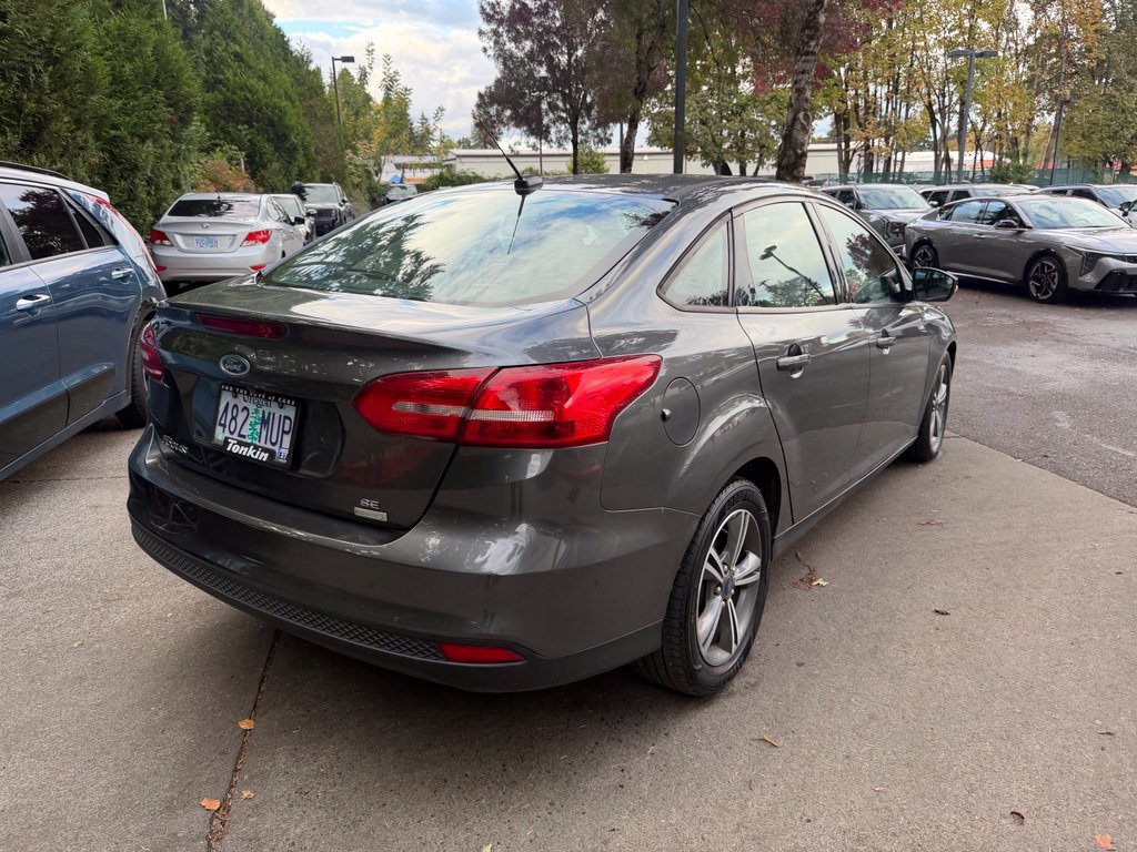 Used 2017 Magnetic Ford SE image 4
