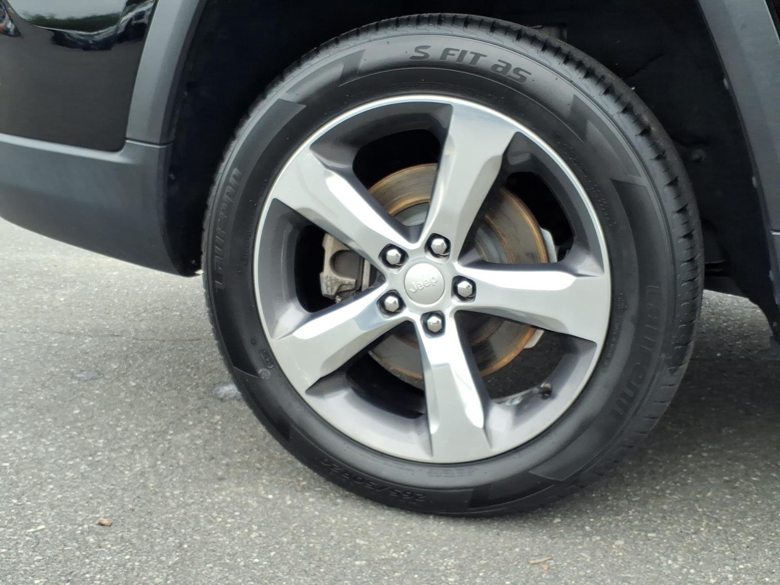 Used 2021 Diamond Black Crystal Pearlcoat Jeep Limited image 12