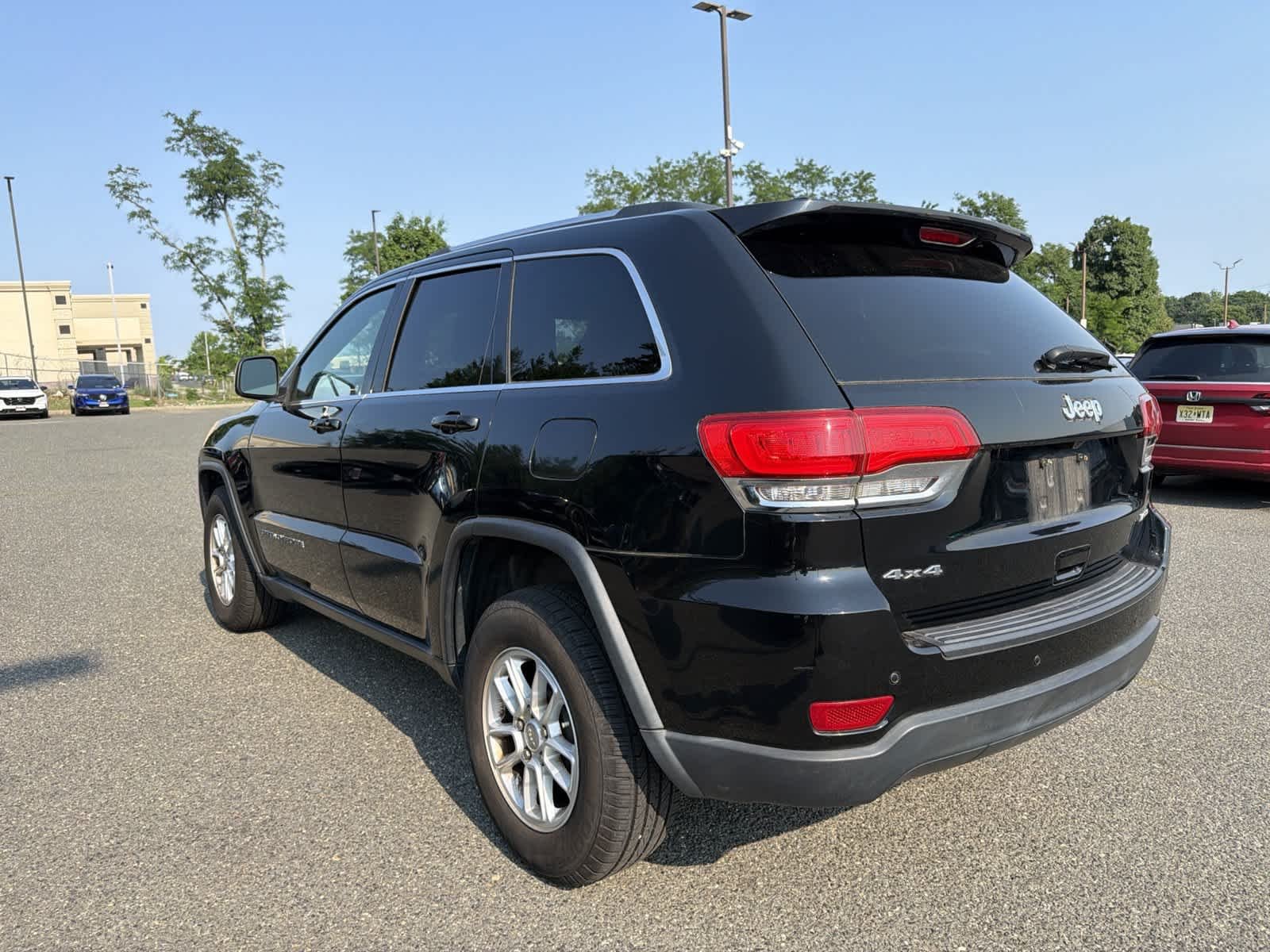 Used 2018 Diamond Black Crystal Pearlcoat Jeep Laredo E image 3