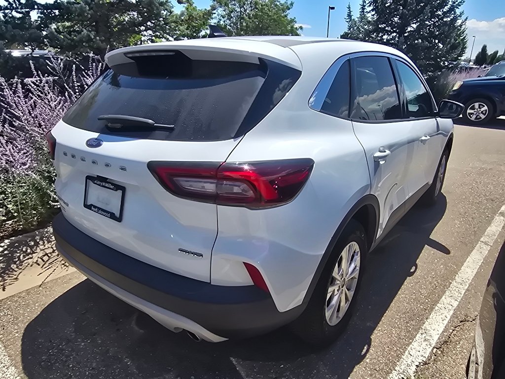 Used 2023 Oxford White Ford Active image 9