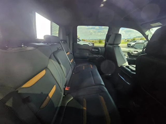 Used 2022  GMC AT4 image 19