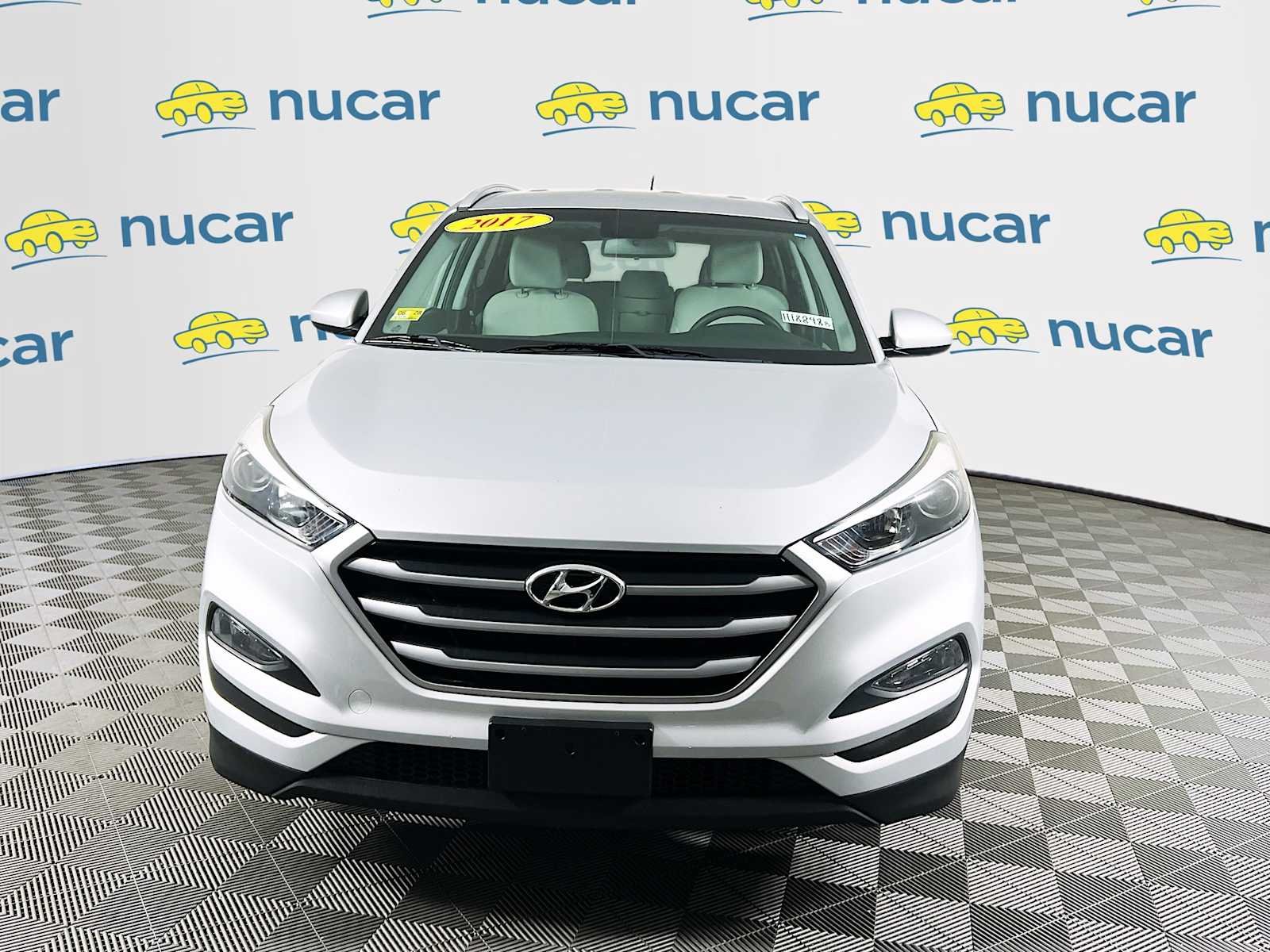 Used 2017 Molten Silver Hyundai SE image 2