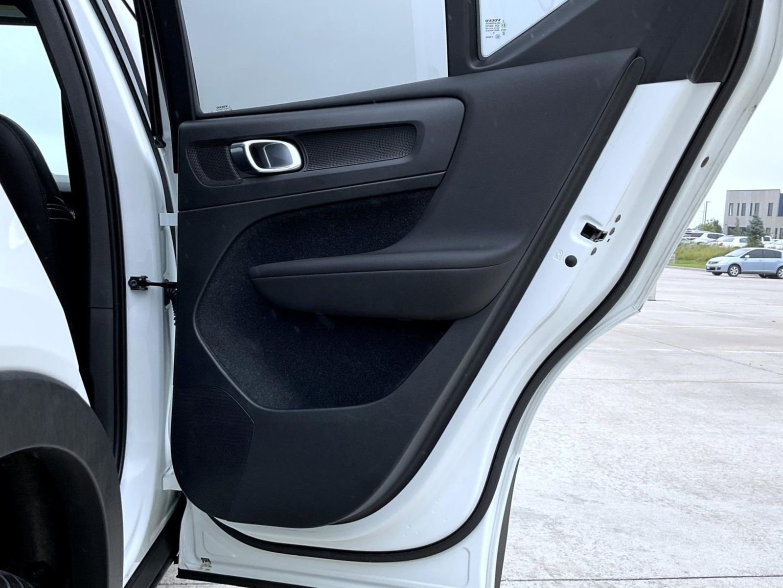 Used 2020 White Volvo R-Design image 18